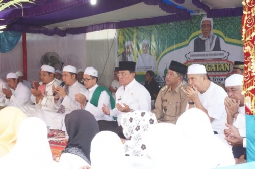 Bupati Inhil Hadiri Haul Sultani Aulia Syekh Abdul Qadir Al-Jaelani di  Sungai Ambat
